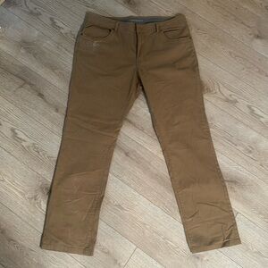 Men’s GH Bass & Co. canvas pants.
